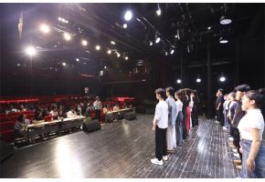 爆操美女嫩逼视频高三年级表演专业举行阶段考试